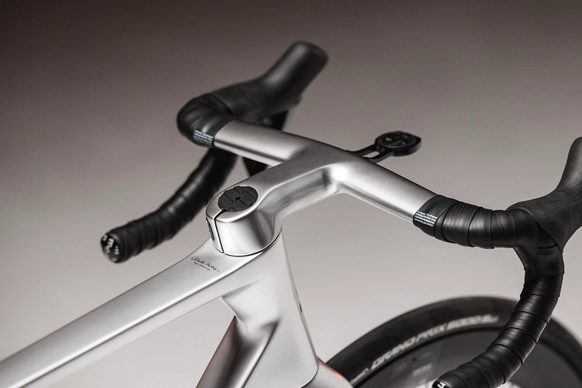 Basso SV Rosso Vivo frame color detail
