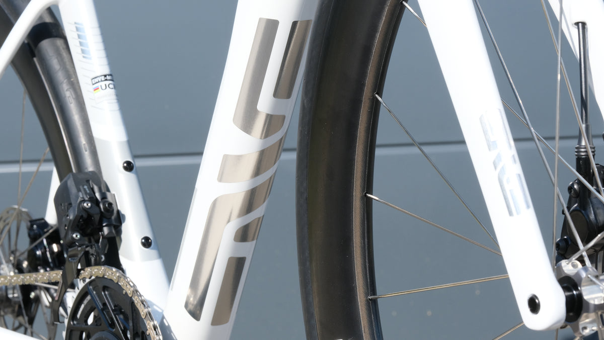 ENVE Melee V2 – White Lightning