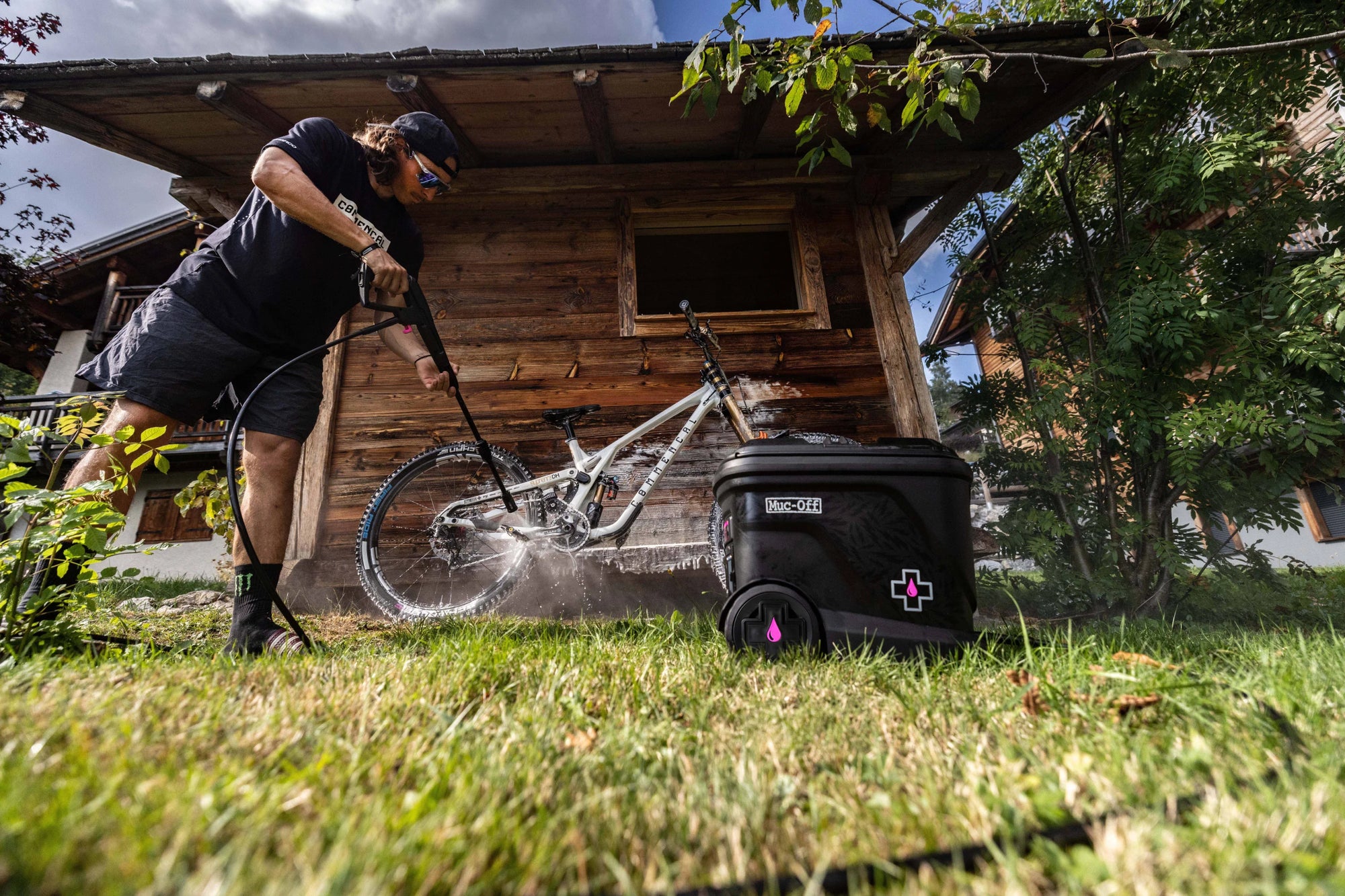 MUC-OFF Mobile Pressure Washer Starter Bundle