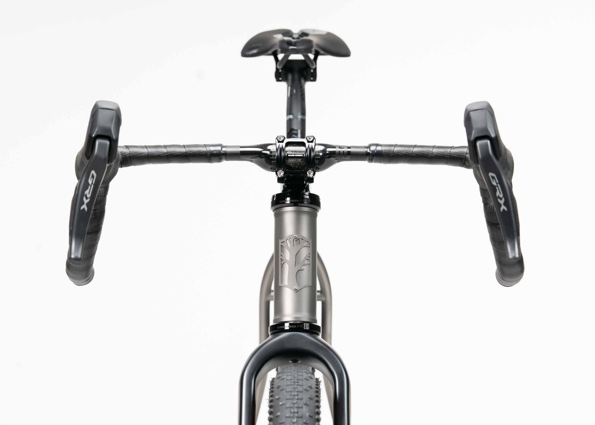 Suspension-corrected carbon fork with 55mm tire clearance