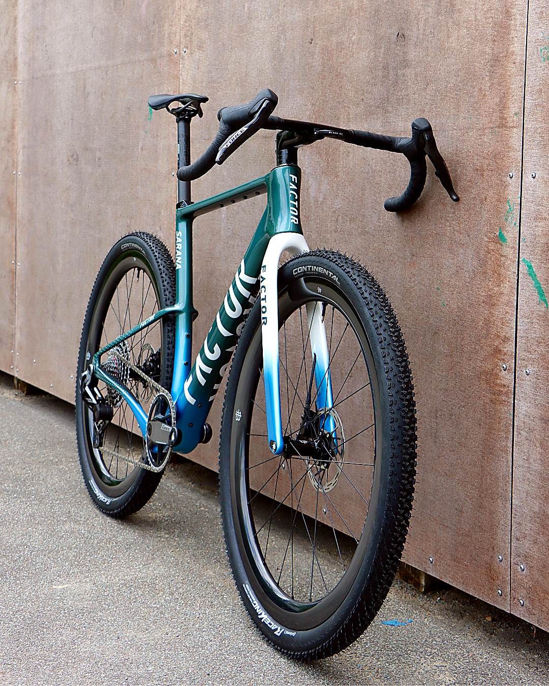Factor Sarana floorbike – front three-quarter view