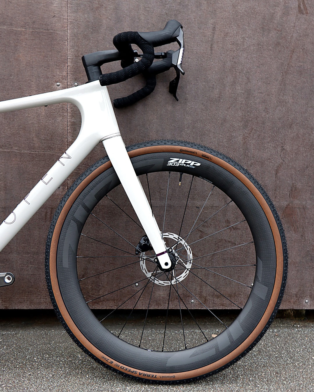 Zipp 303 XPLR SW front wheel with Continental Terra Speed tyre